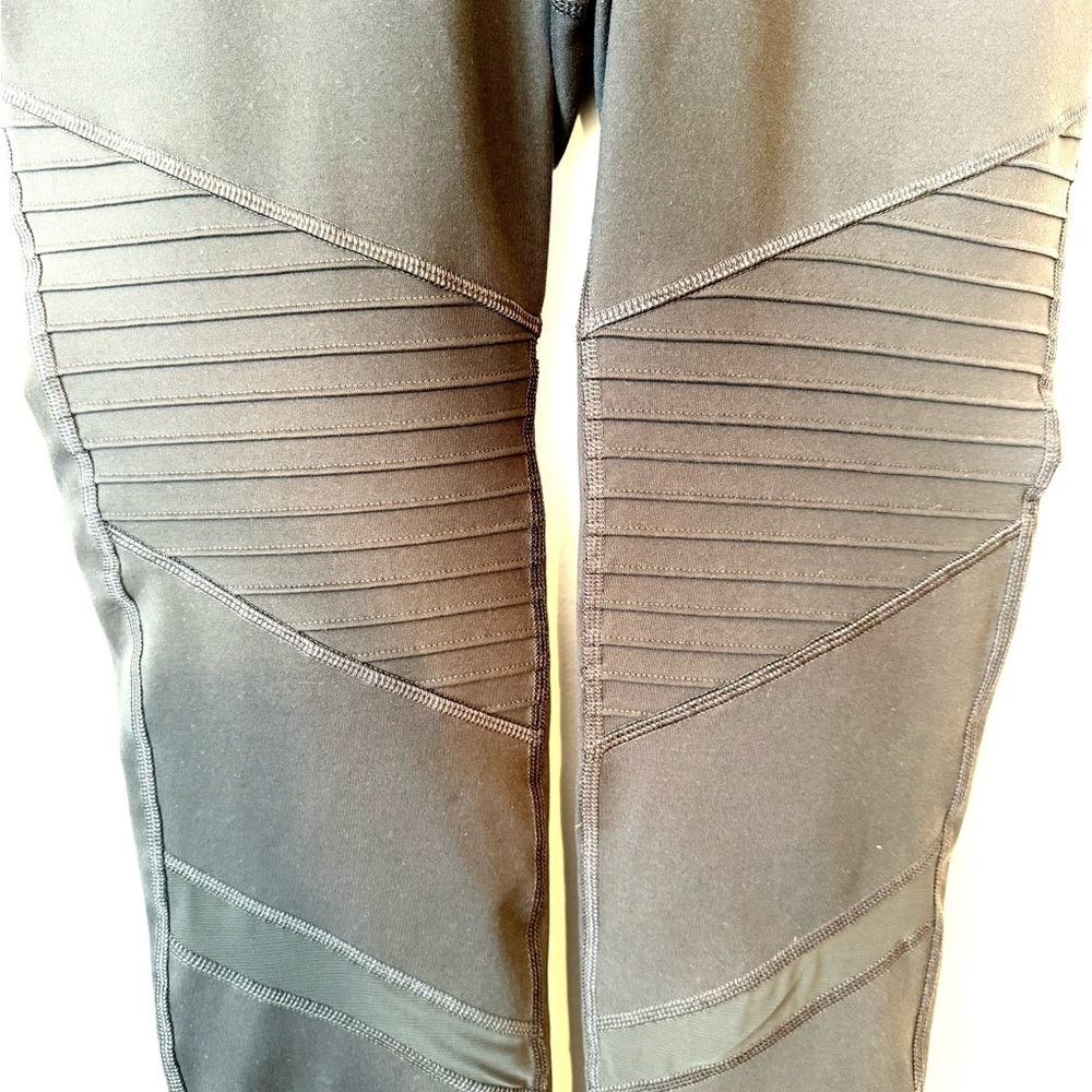 Old Navy Active Go-Dry Elevate Leggings - Picture 4 of 5
